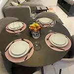 Neri * 特罗吉尔
